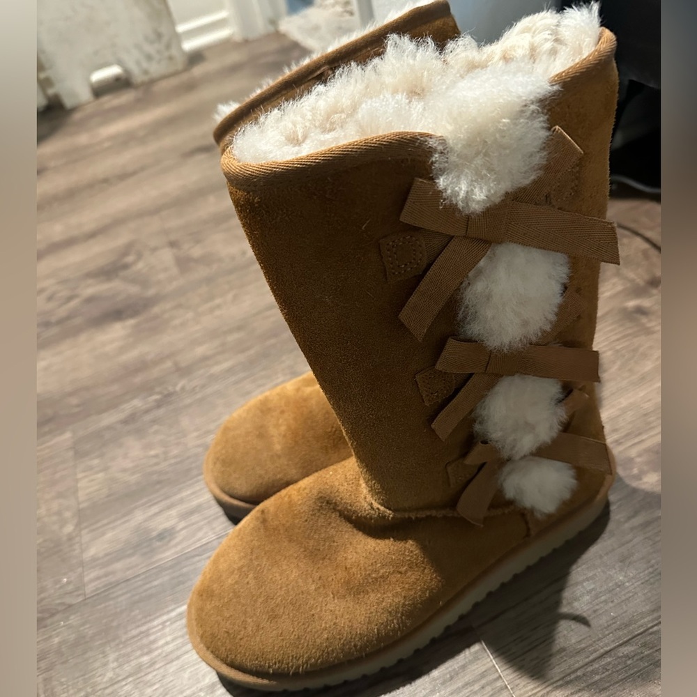 Kookaburra by Ugg boots